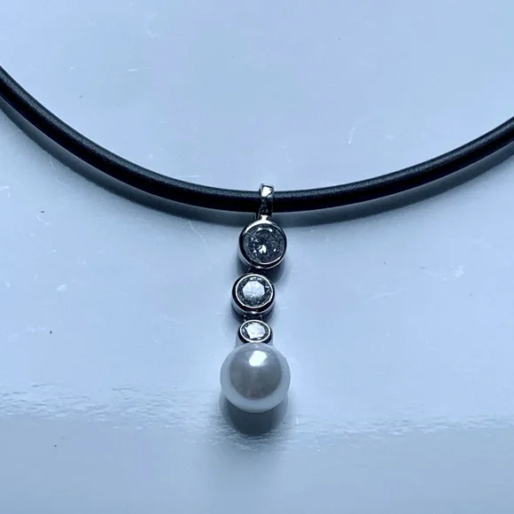 🗝️ Genuine Cubic Zirconia with Faux Pearl Pendant on a Faux Black Leather Rope - Picture 3 of 8